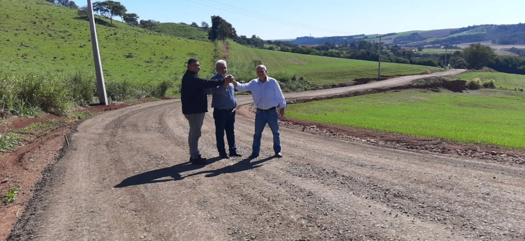Obras de TST (tratamento superficial triplo).
