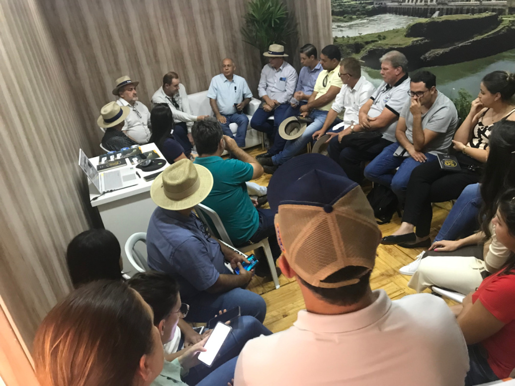 Reunião no stand da Itaipu – Show Rural