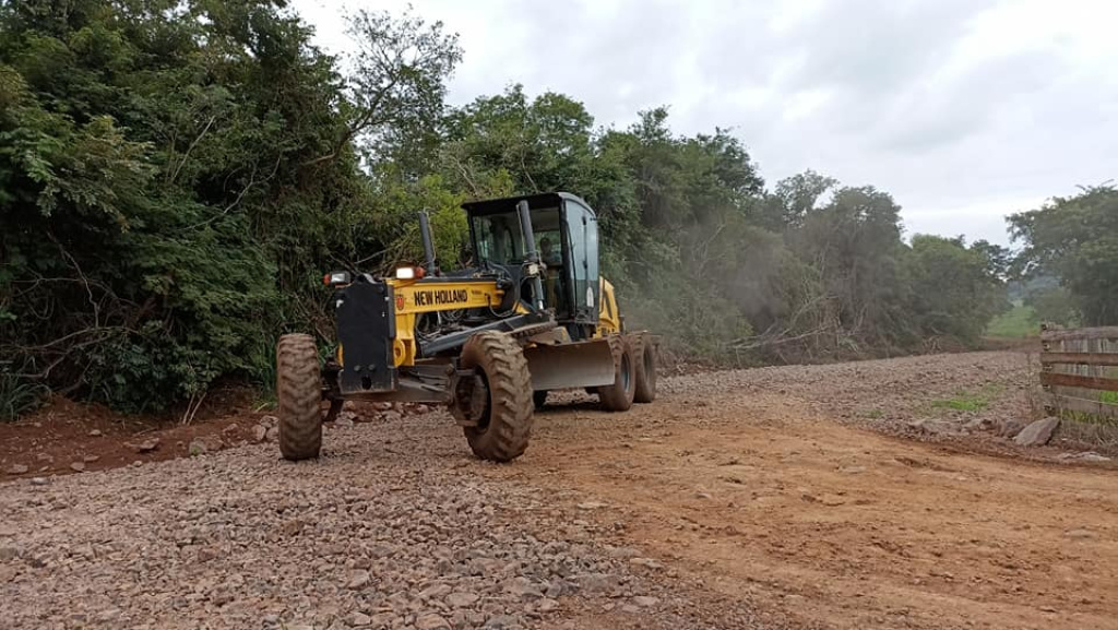 São José das Palmeiras – Cascalhamento de estrada rural
