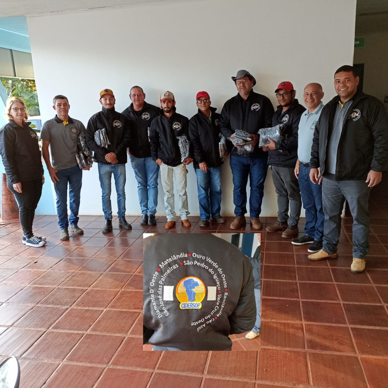 Entrega de uniformes da equipe