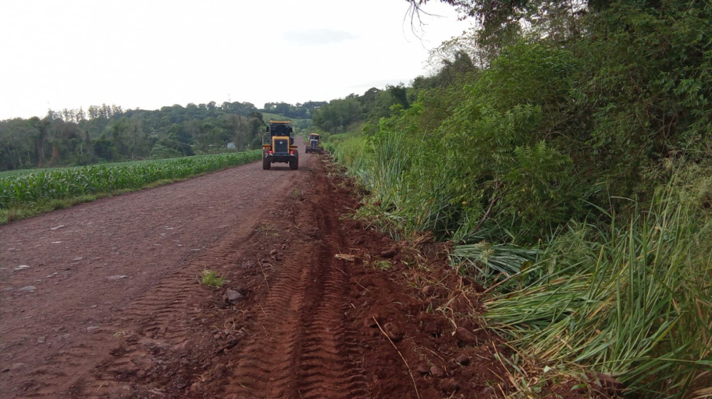 Iniciam-se trabalho de limpeza de estrada para posterior execução de TST em Missal
